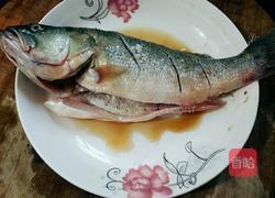 清炖鲈鱼汤的做法图解1