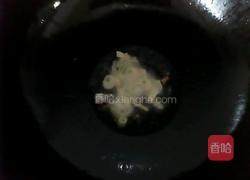 香肠玉米粒的做法图解2