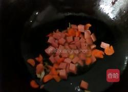 香肠玉米粒的做法图解3