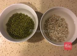 绿豆薏米百合汤的做法图解1