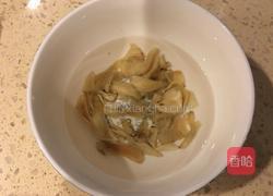 绿豆薏米百合汤的做法图解2