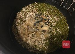 绿豆薏米百合汤的做法图解3