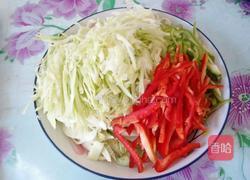 圆白菜焖饼的做法图解1