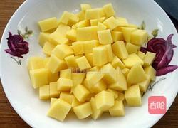 孜然土豆块的做法图解1