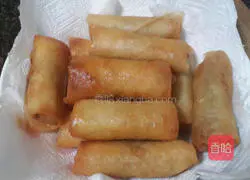 Illustration of how to make fried spring rolls 6