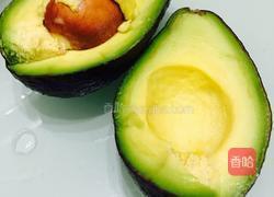 牛油果香蕉奶昔的做法图解2