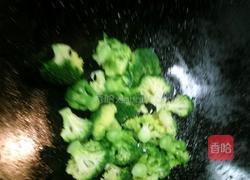 闭月羞花（清炒西兰花）的做法图解5