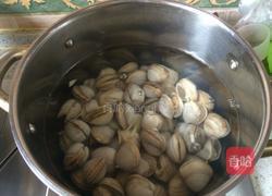 老干妈炒蚬子的做法图解1