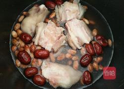 花生红枣炖猪手的做法图解5