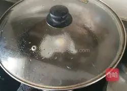 Illustration of how to make poached egg noodles 2