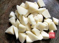 铁板孜然土豆块的做法图解2