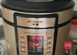 土豆扣肉的做法图解1