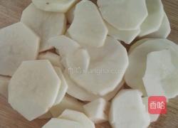 土豆扣肉的做法图解2
