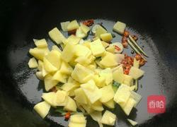 老黄瓜炒土豆片的做法图解3