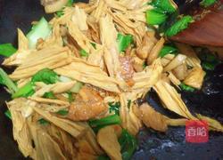 五花肉炒腐竹的做法图解13