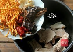 灵芝虫草花排骨汤的做法图解4