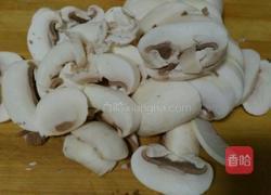 鲜蘑炒肉片的做法图解2