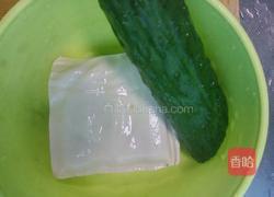 黄瓜豆腐汤的做法图解1