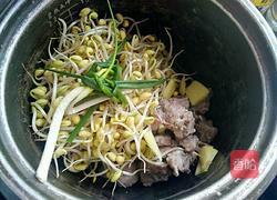 豆芽排骨汤的做法图解5