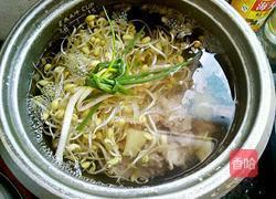 豆芽排骨汤的做法图解6
