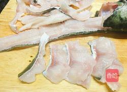 皮蛋鱼片汤的做法图解1