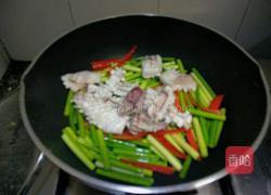 韭苔炒鱿鱼的做法图解6