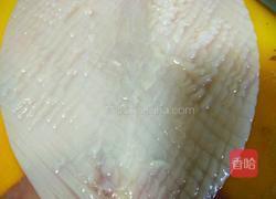 鲜菇芹菜鱿鱼丝的做法图解2