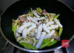 鲜菇芹菜鱿鱼丝的做法图解8