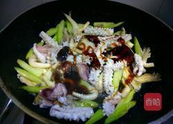 鲜菇芹菜鱿鱼丝的做法图解9