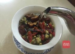 红枣枸杞菊花茶的做法图解2