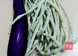 瘦肉豆角烧茄子的做法图解1