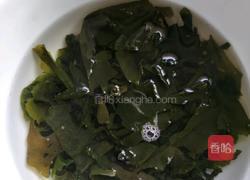 降压除燥海木耳汤的做法图解1