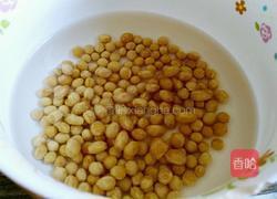 黄豆骨头汤的做法图解2