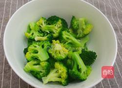 西兰花炒山药的做法图解6