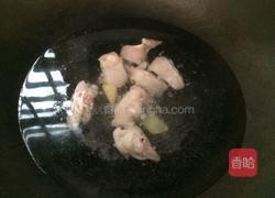 玉米胡萝卜猪蹄汤的做法图解2