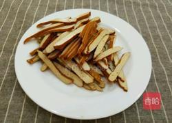 豆腐干炒蒜苗的做法图解1