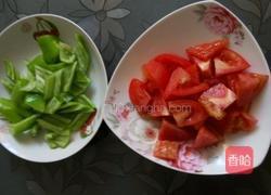青椒炒番茄的做法图解2