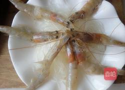 蒜茸蒸开边虾的做法图解3