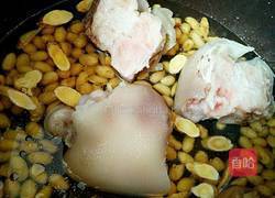 黄芪黄豆煲猪爪的做法图解4