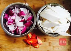 洋葱炒杏鲍菇的做法图解1