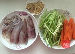 鱿鱼炒芹菜的做法图解1