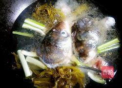 鲢鱼头尾汤的做法图解5