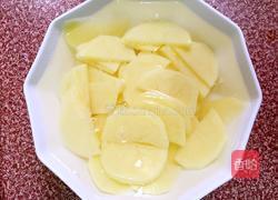 土豆炒蘑菇的做法图解1