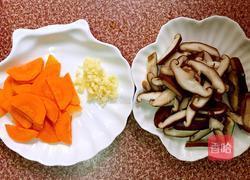 土豆炒蘑菇的做法图解2