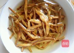 猪蹄木耳烧黄花菜的做法图解4