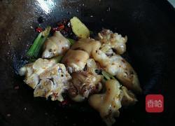 猪蹄木耳烧黄花菜的做法图解8