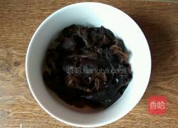 凉拌腐竹黑木耳的做法图解3