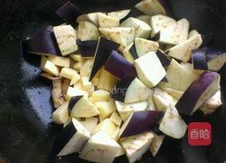 五花肉炖茄子土豆的做法图解4