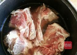 排骨炖海菜的做法图解1