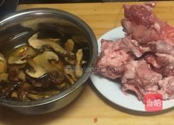 松茸棒骨养生汤的做法图解1